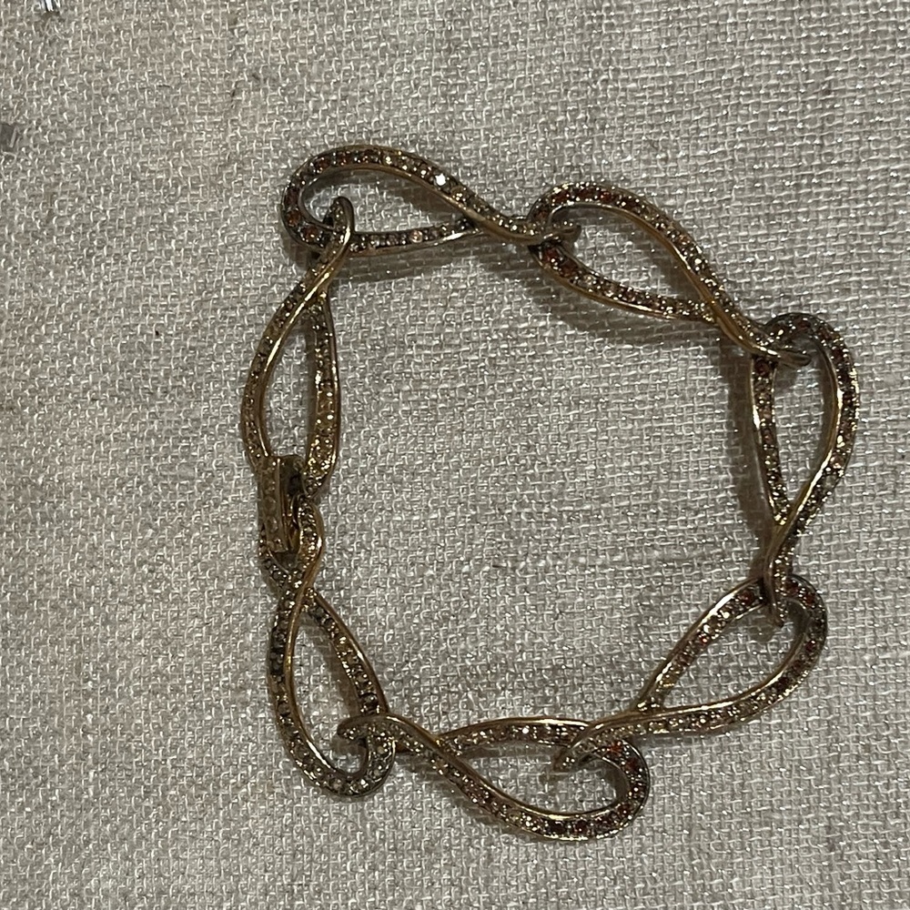 Elegant Gold Women's Bracelet - Picture 3 of 9